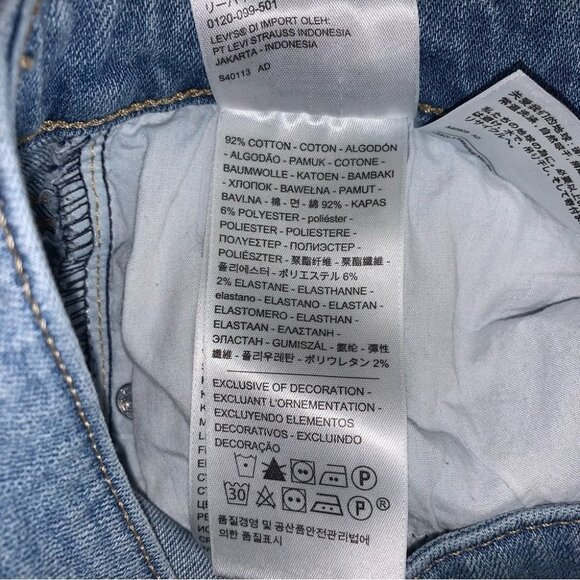 Levi’s Jeans Women’s Size 32 Light Wash Denim 712 Slim Mid-Rise Distressed Hem - Picture 12 of 12
